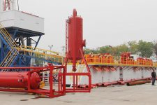 鉆井液除氣設(shè)備如何區(qū)分液氣分離器與真空除氣器?